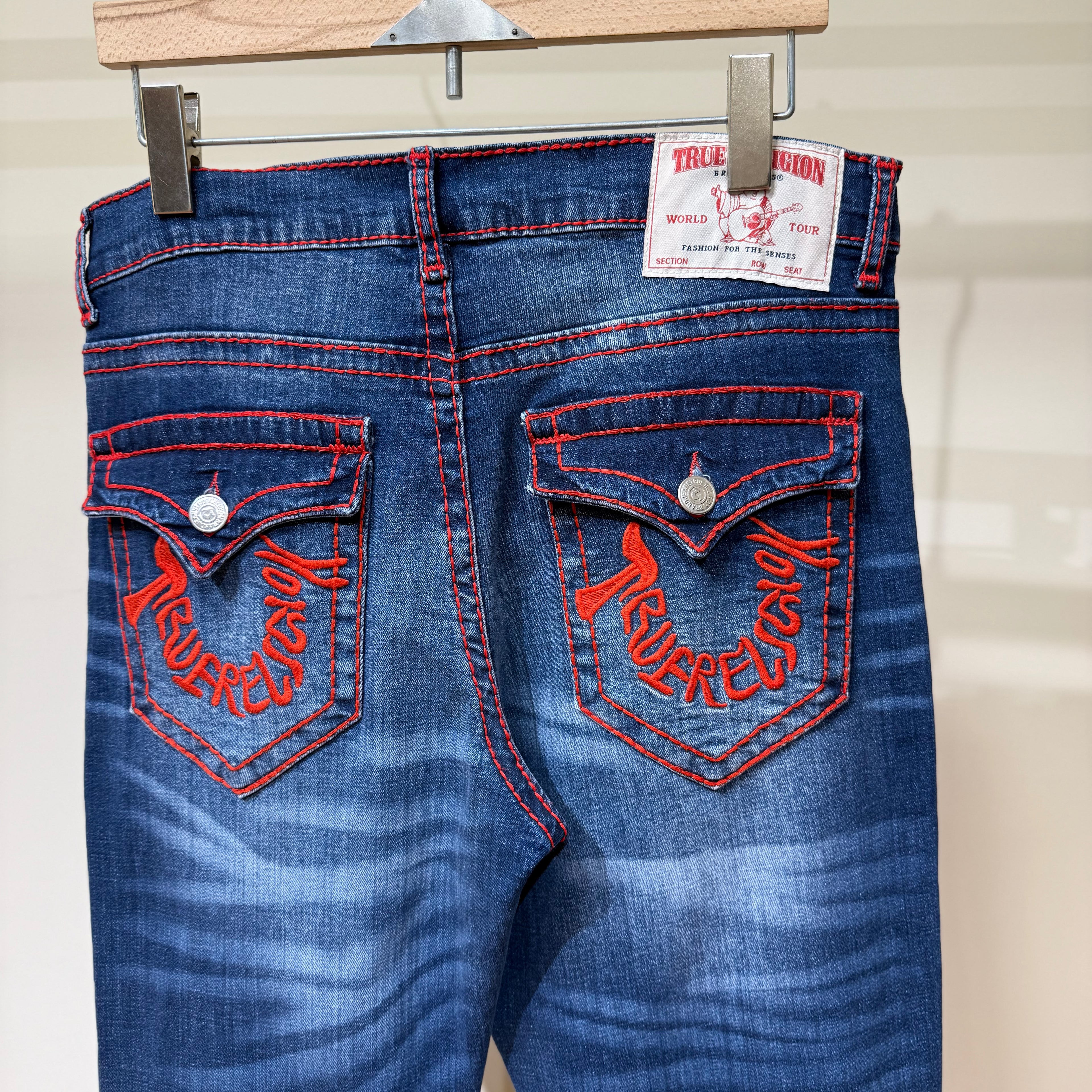 TRUE RELIGION - RICKY BIG T EMBROIDERED HORSESHOE STRAIGHT JEAN
