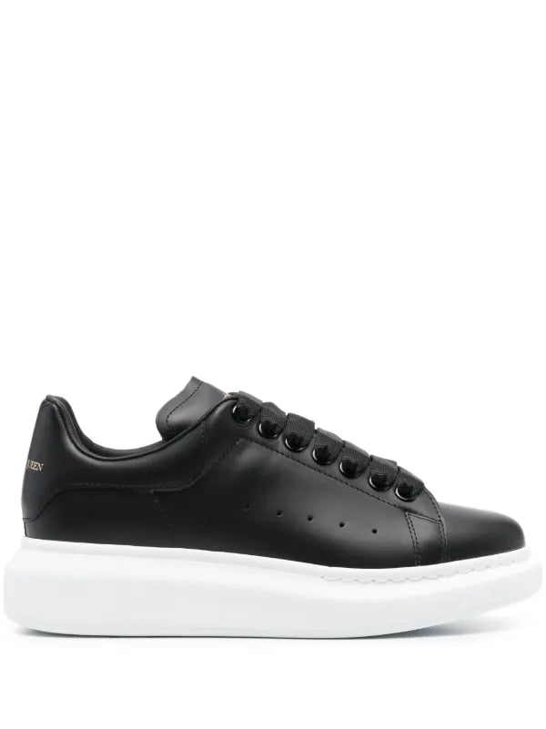 Alexander McQueen
Sneakers with thick soles