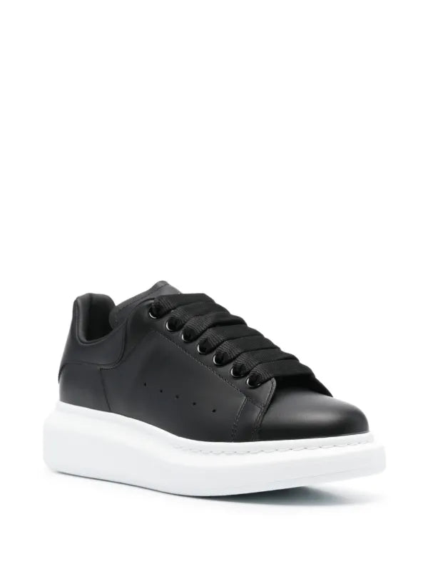 Alexander McQueen
Sneakers with thick soles