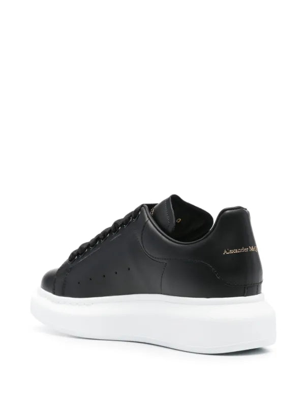Alexander McQueen
Sneakers with thick soles