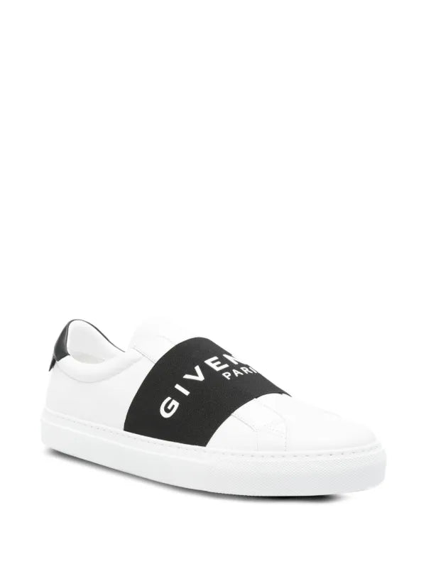 Givenchy
Urban Street Sneaker