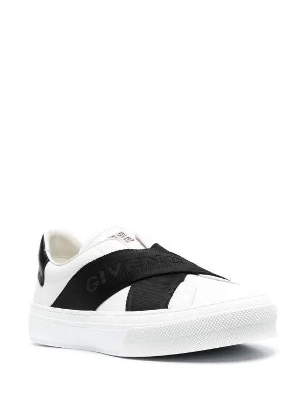 Givenchy
Urban Street Sneaker