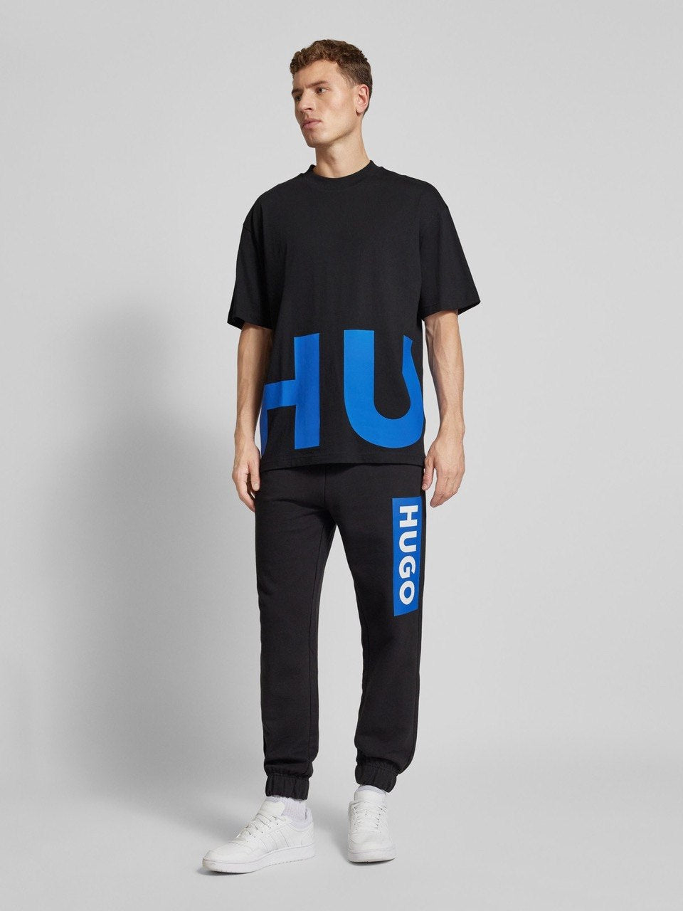 Hugo Blue
T-shirt with label print, model 'Nannavaro' in black