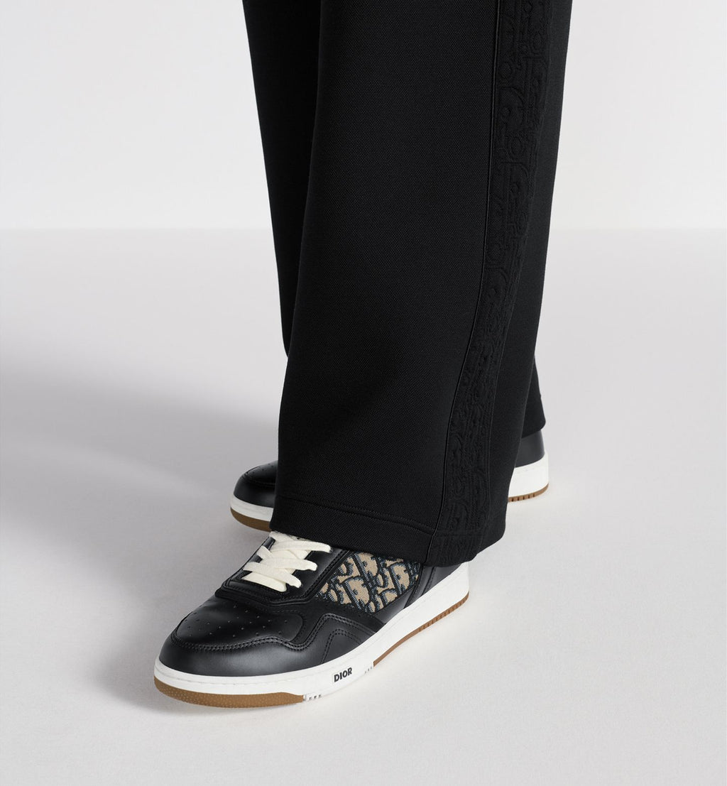 B27 Uptown Low-Top Sneaker
Black Smooth Calfskin with Beige and Black Dior Oblique Jacquard