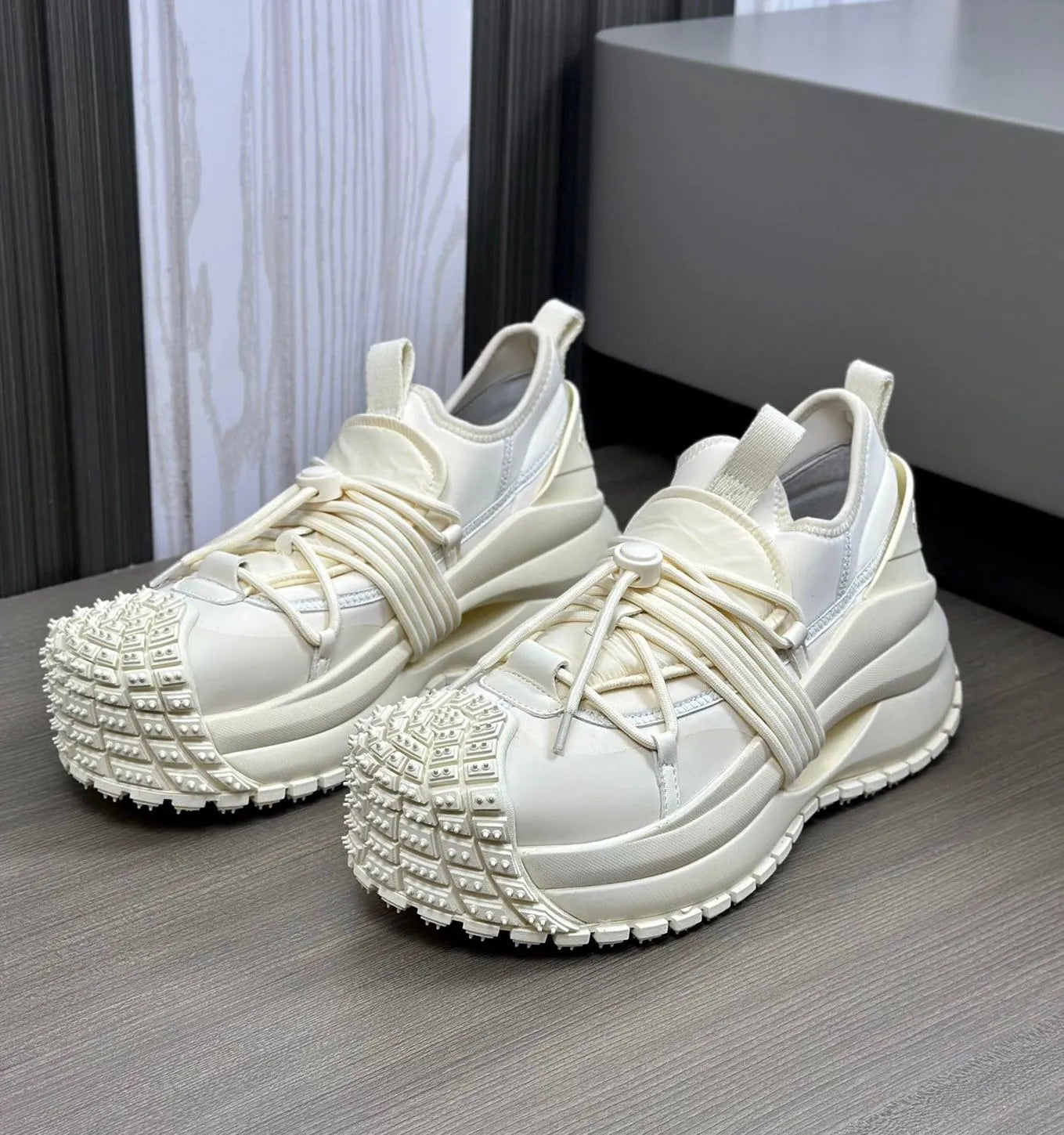 Emporio Armani
Lace-up sneakers