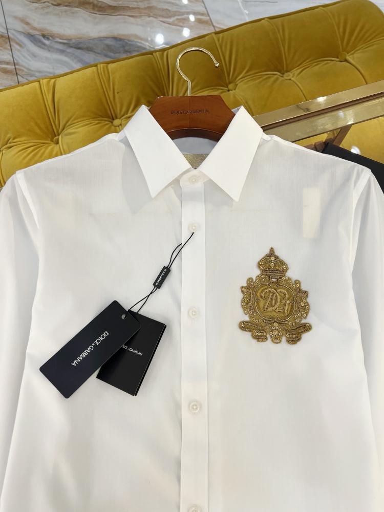 Dolce & Gabbana
Shirt with brand logo badge