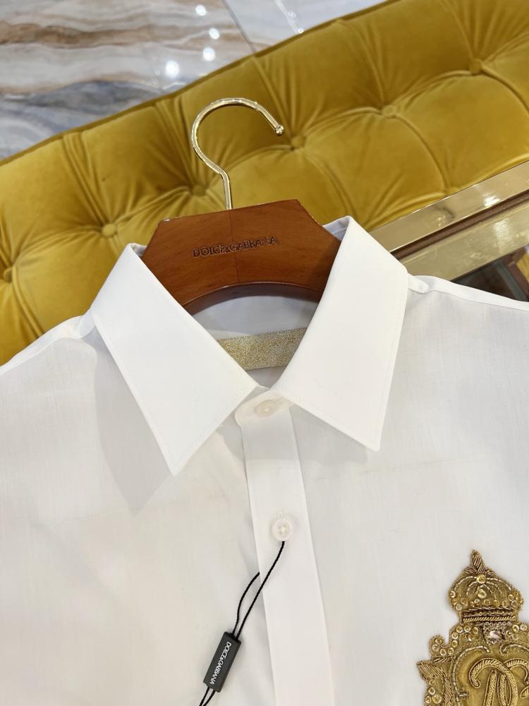 Dolce & Gabbana
Shirt with brand logo badge